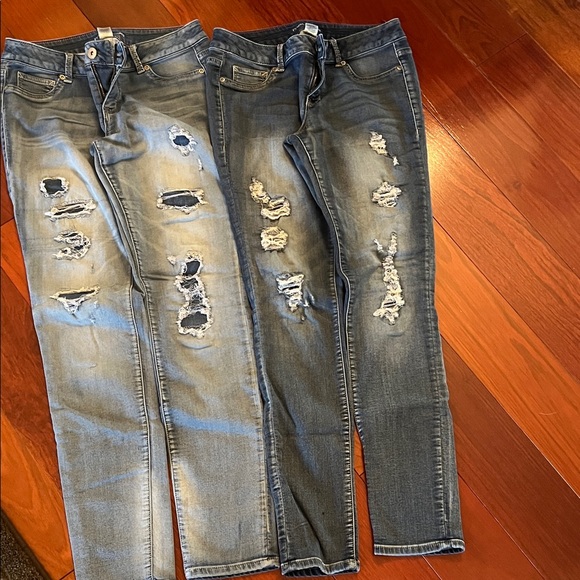 Distressed skinny jeggings. - Picture 1 of 6